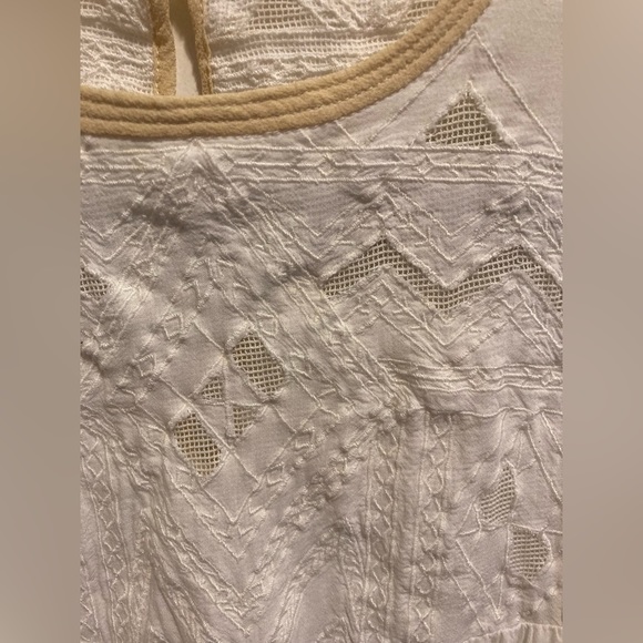 WILFRED Aritzia embroidered white tank. - Picture 5 of 7